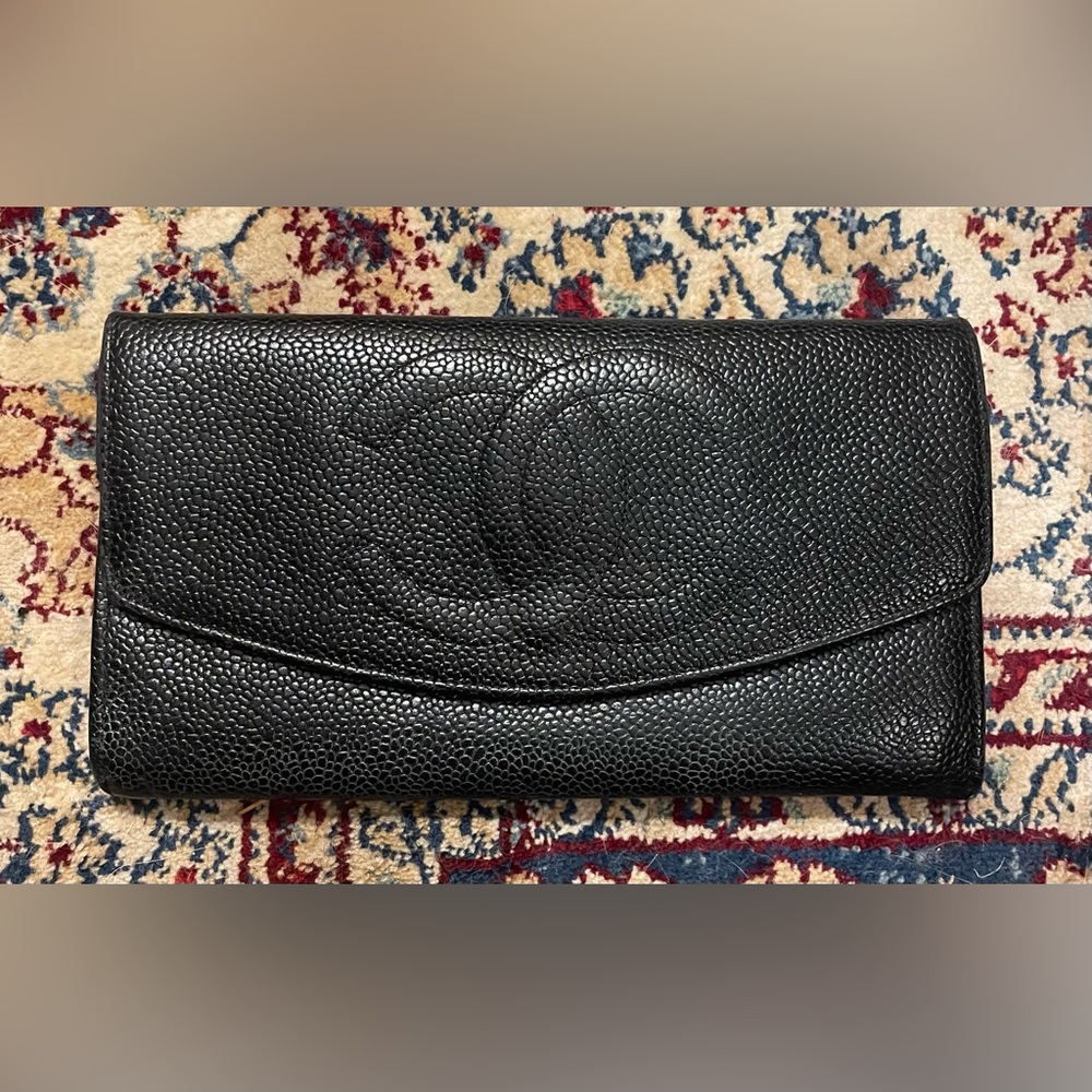 CHANEL Textured Black Crossbody Bag with Gold Chain - Picture 3 of 15